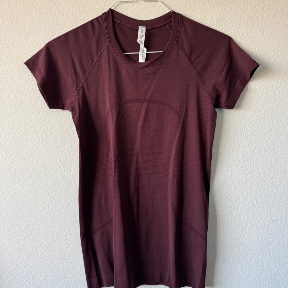 lululemon athletica Maroon Short Sleeve Tee